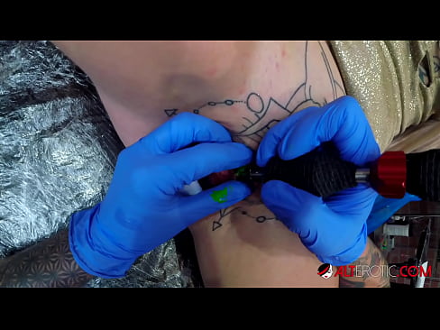 ❤️ Sully Savage-k izugarri tatuatu zuen klitorian tatuaje bat egin zuen ️❌ Porno gurean eu.osagoassist.ru ☑